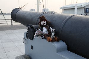 Cpn Jack & Fergus relxaing on the midday cannon