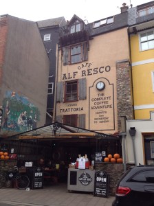 Alf Resco cafe!