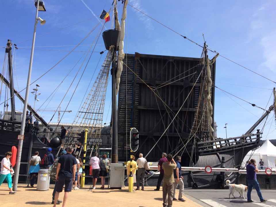 A Spanish Galleon, coming through the lock into Mercator dock, and it struggled to get round the corner...
